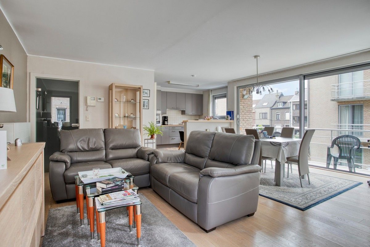 Hedendaags en perfect onderhouden appartement met twee slaapkamers en twee terrassen foto 2