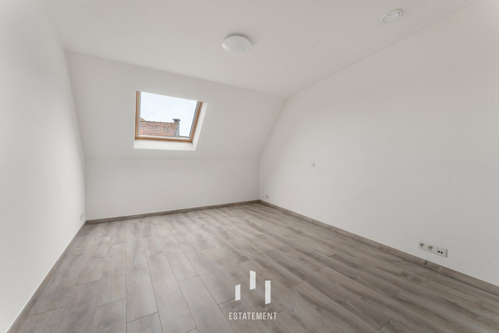 Ruim duplex appartement met 3 slaapkamers in Ieper, bouwjaar 2015, bewoonbare oppervlakte 165.00, EPC-waarde 139.00, energielabel B foto 12