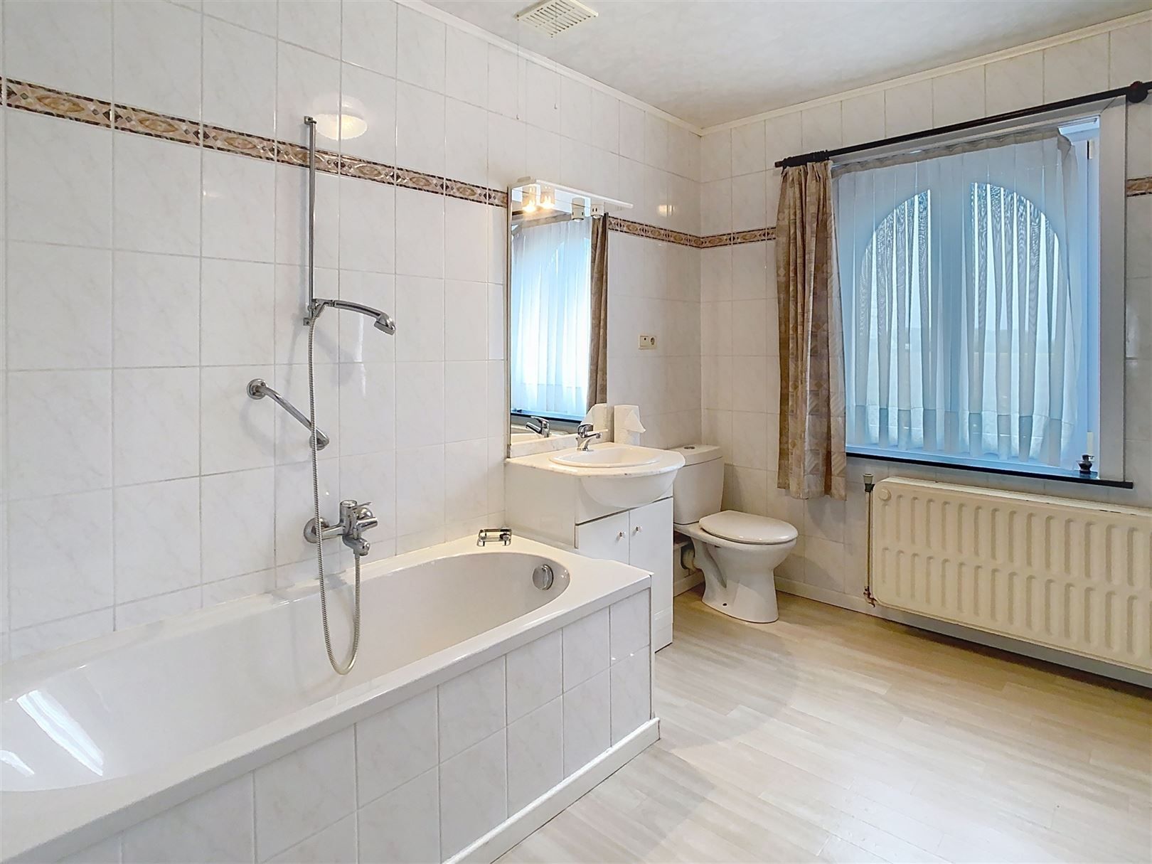 Ruime woning, 3 slpks, bijgebouwen, garage, tuin, 6a 81ca foto 19