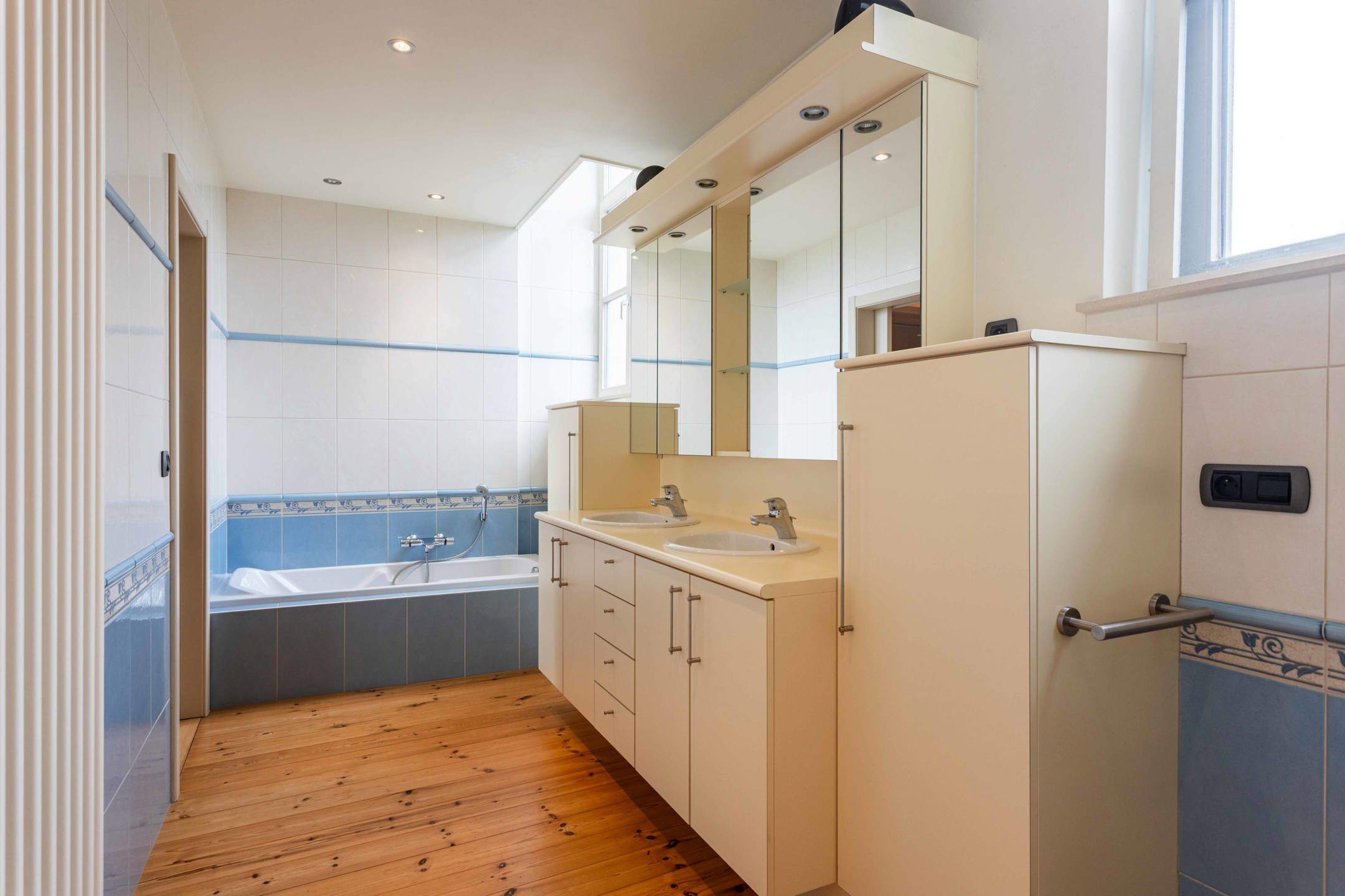 Authentiek gerenoveerde woning met garage in Mater dorp foto 15