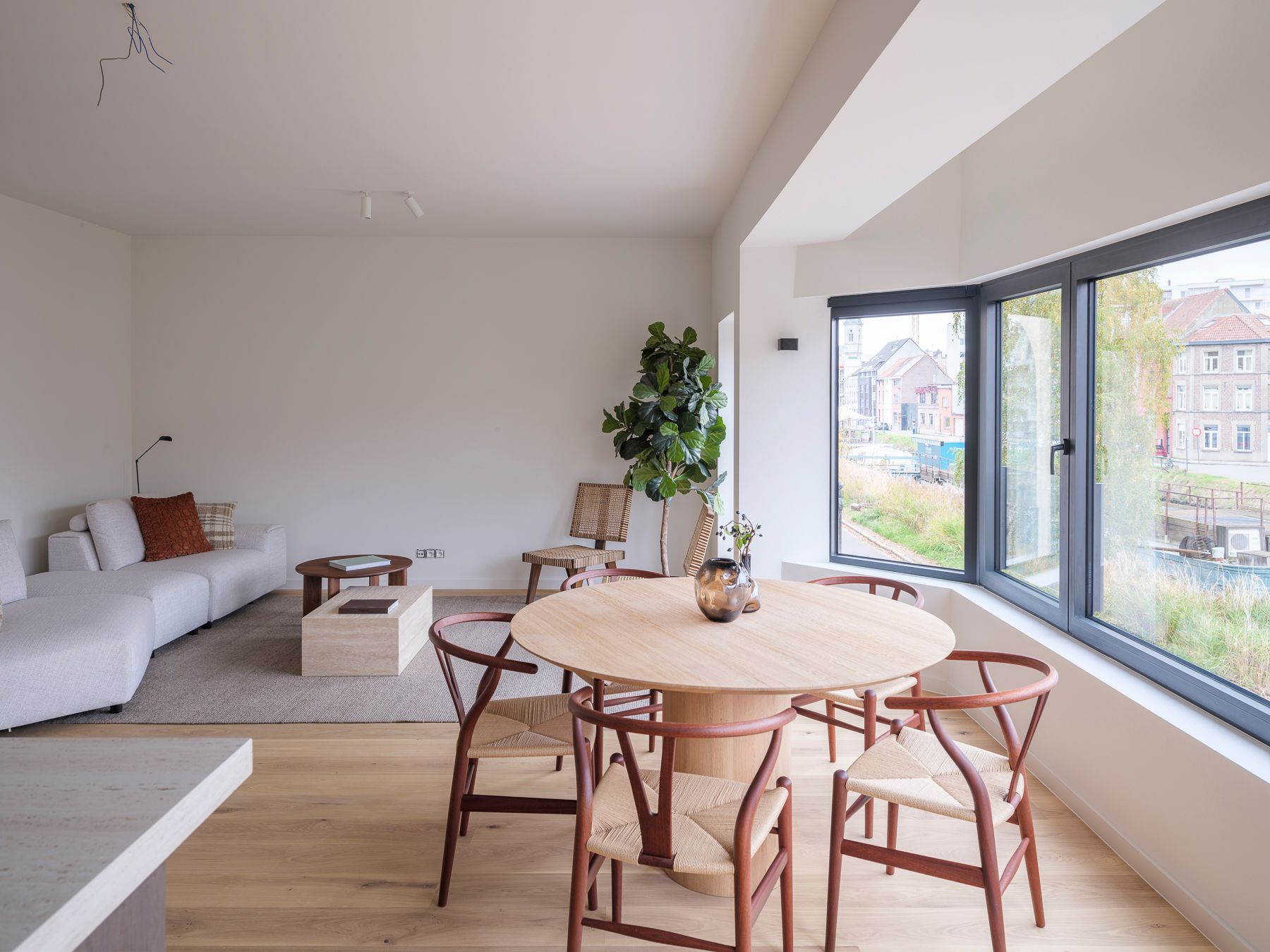 Ruim en luxueus drie slaapkamer appartement aan de Stropkaai foto 10