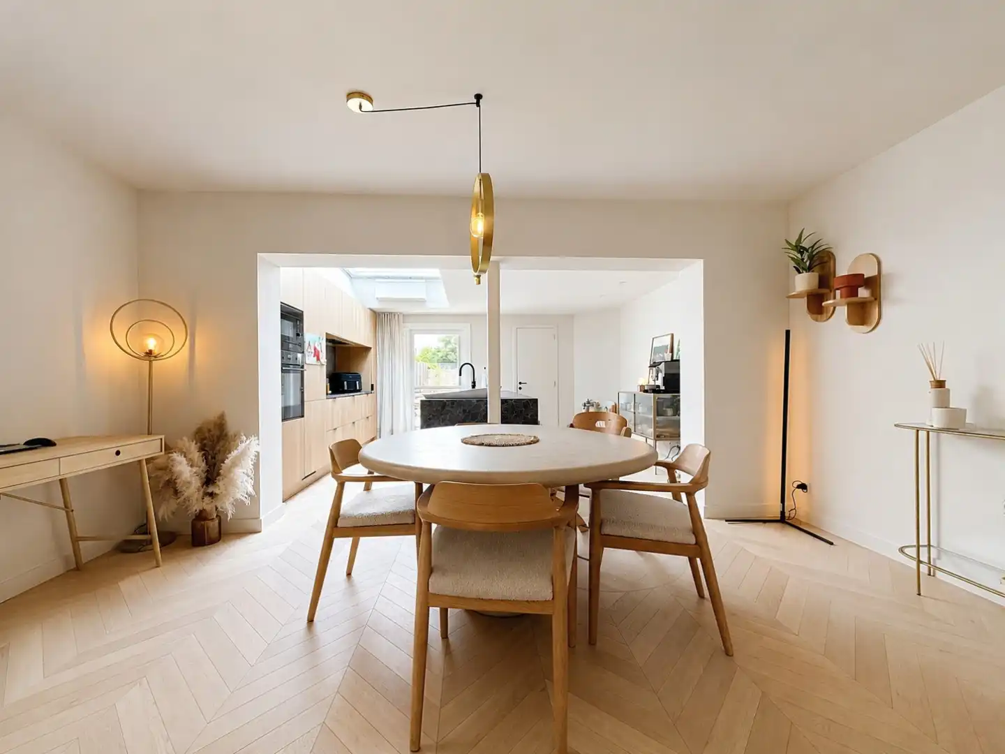 Instapklare gezinswoning met tuin te Nieuwpoort-Stad foto {{pictureIndex}}