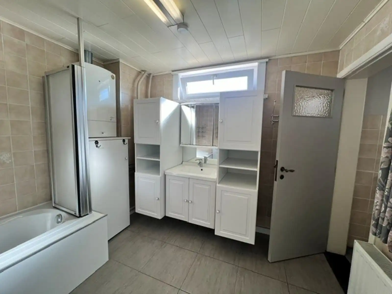 Halfopenbebouwing met 4 slaapkamers, garage en grote tuin. foto 15