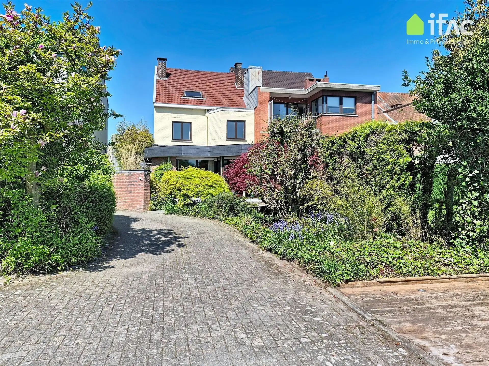 Stevige 3-gevel, 5 slpks, dubbele garage, centrum, ±17are foto 17