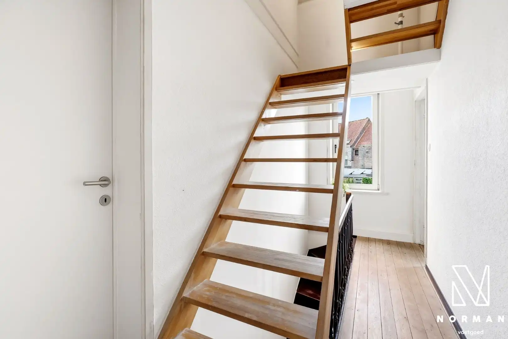 Instapklare woning met 3 slaapkamers en tuin te koop in centrum Kuurne! foto 11
