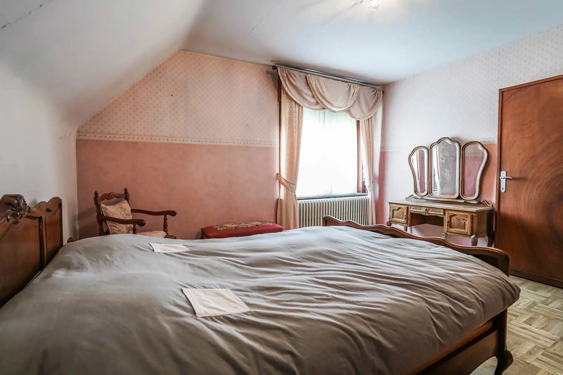 Te renoveren, vrijstaande woning op een perceel van 1070 m² foto 28