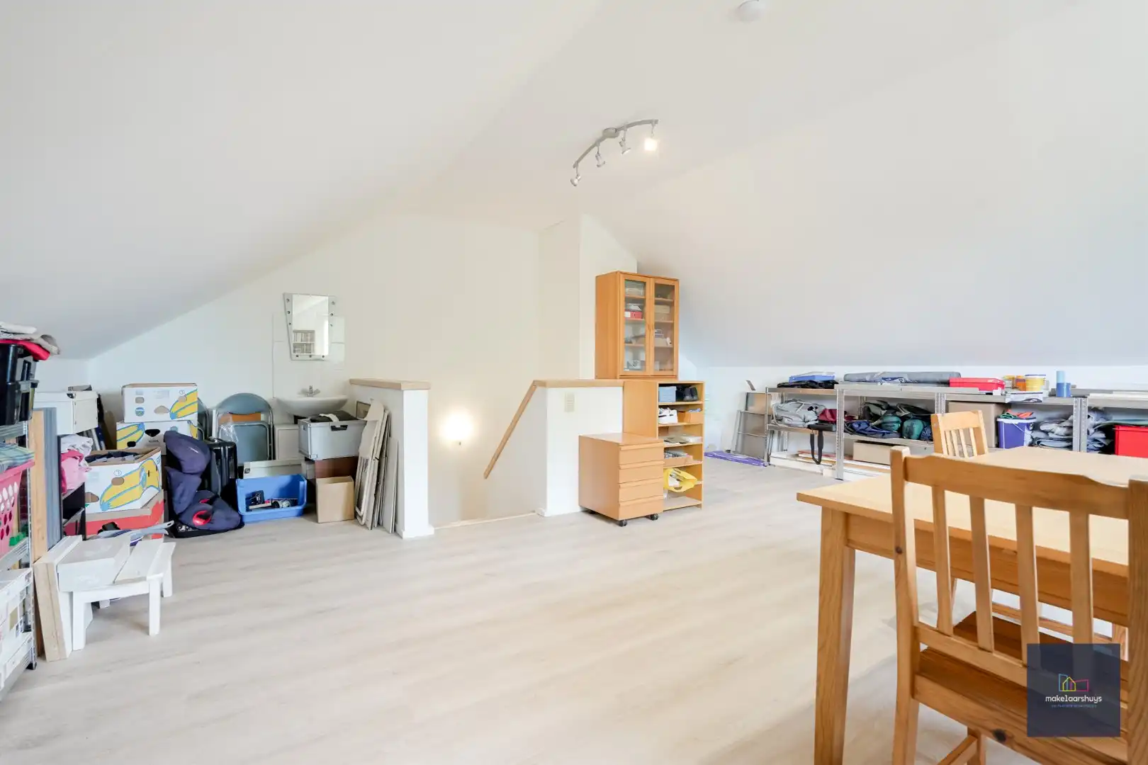Ruime en  instapklare halfopen bebouwing met tuin  foto 27