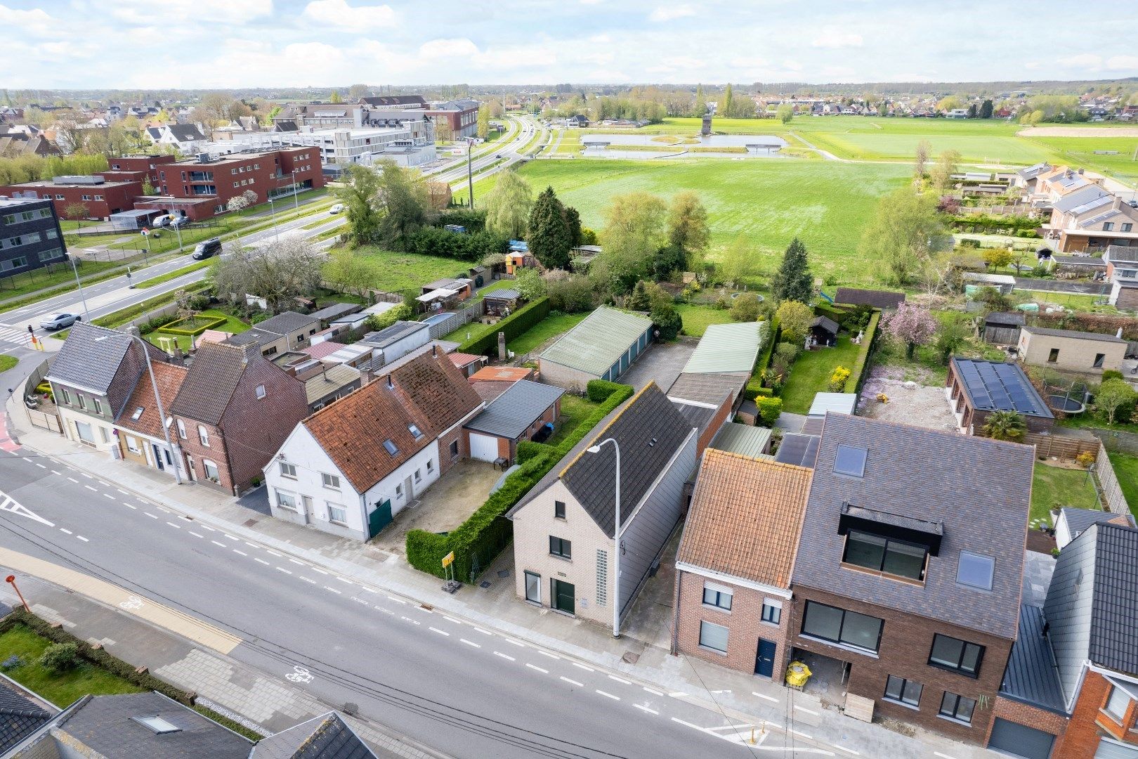 Woning (perceel 867 m²), 4 slpk, garages, tuin met open zicht, Torhout foto 7