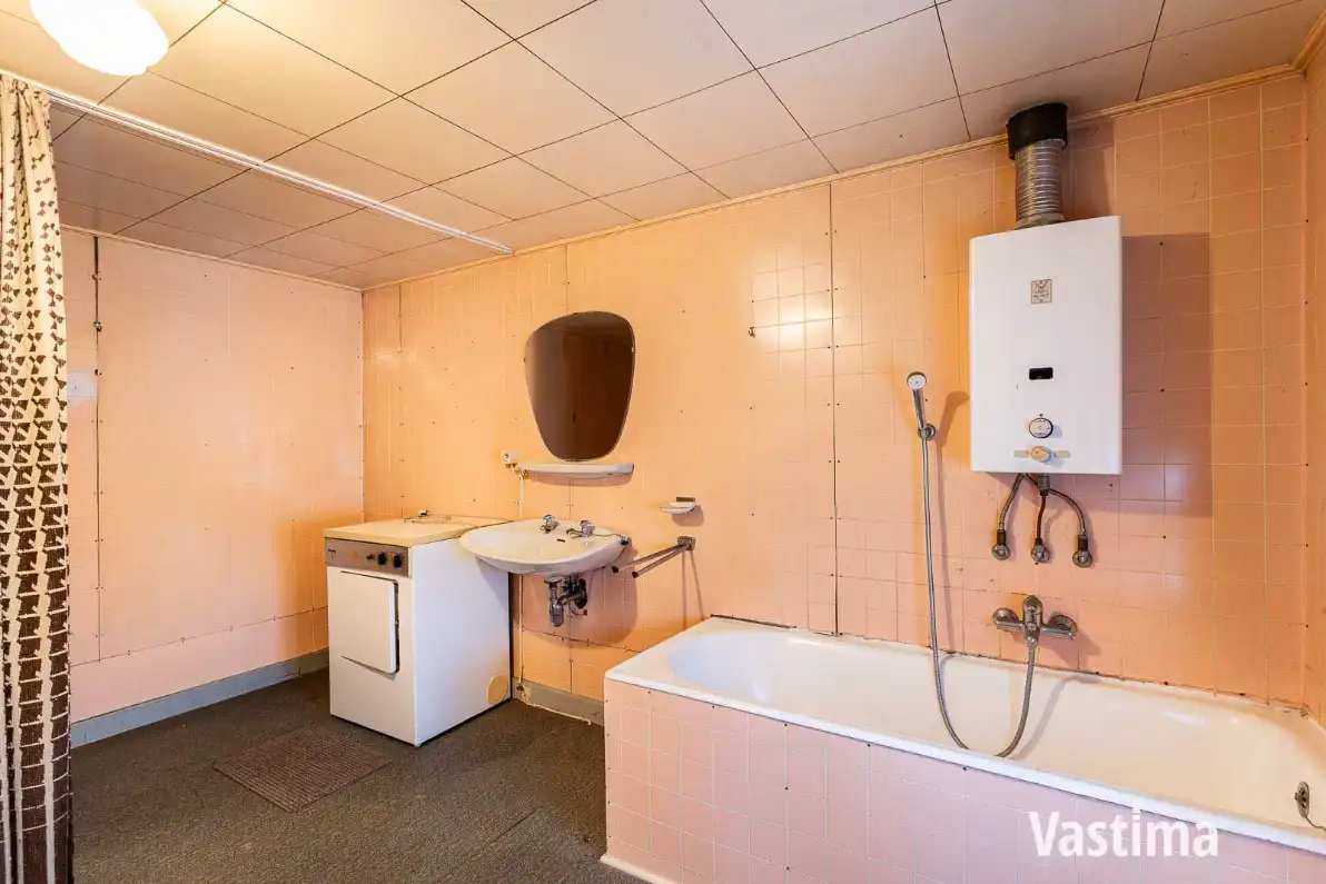 Woning met loods en grote tuin foto 12