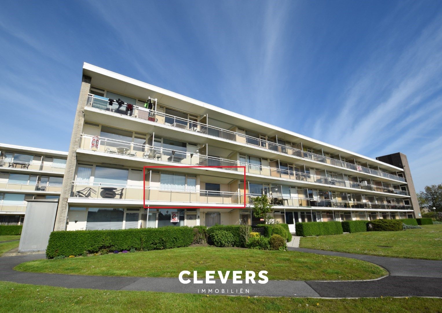 Moderne en lichtrijke gemeubelde studio met heerlijk terras foto 17