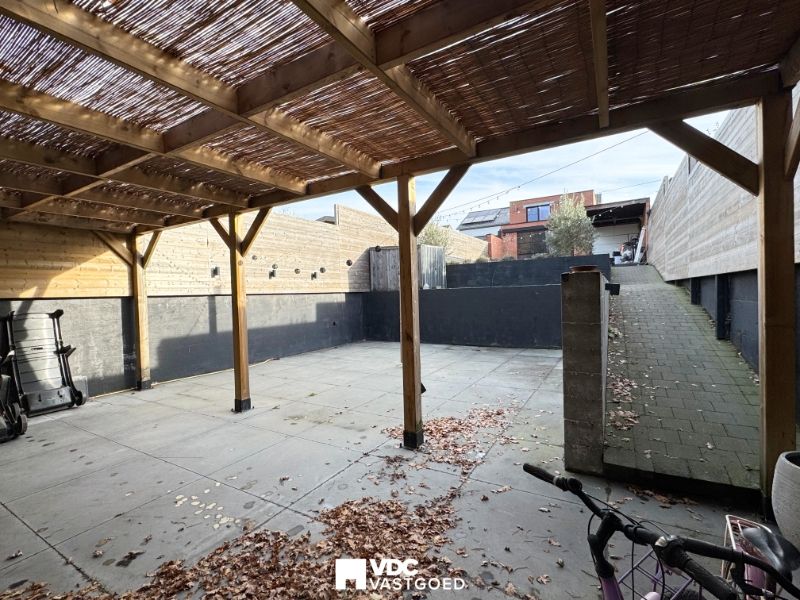 Halfopen bebouwing – gerenoveerd & bijgebouwd in 2020 – EPC B – 3 slpks – prachtige tuin – 183 m² woonopp. foto 18