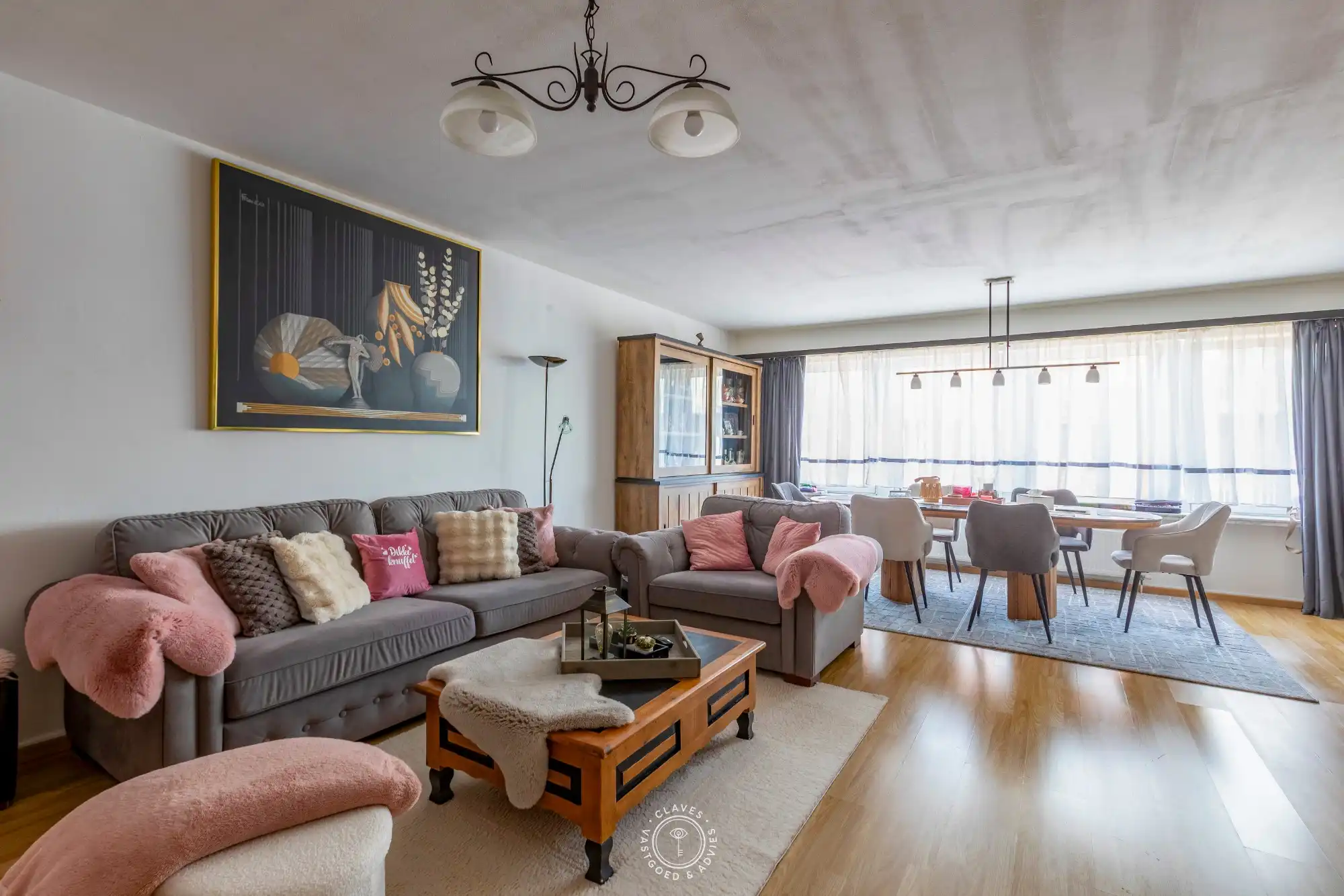 Centraal gelegen 3-slpk-appartement met terras en autostaanplaats foto 3