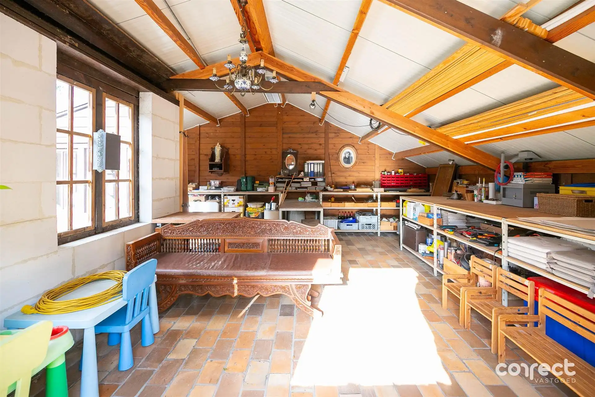 Goed onderhouden hoekwoning op een rustige, centrale ligging met prachtige tuin en ruim bijgebouw. foto 16