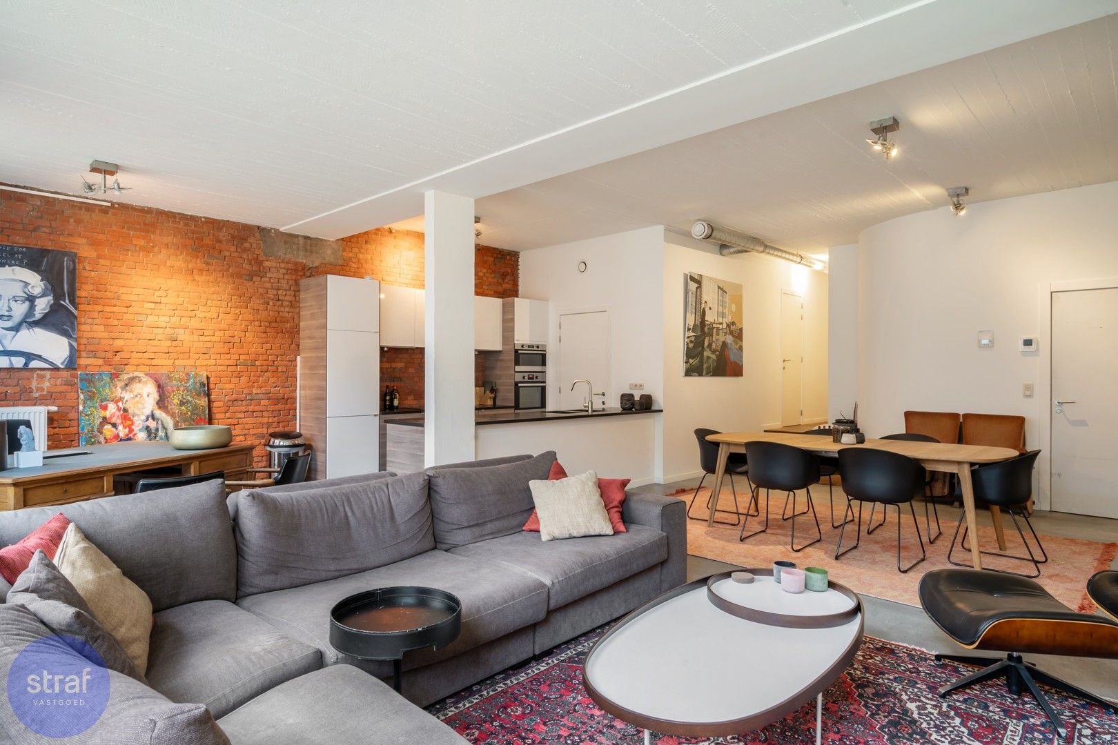 Modern appartement met open leefruimte en gezellige stadstuin in Berchem foto 5