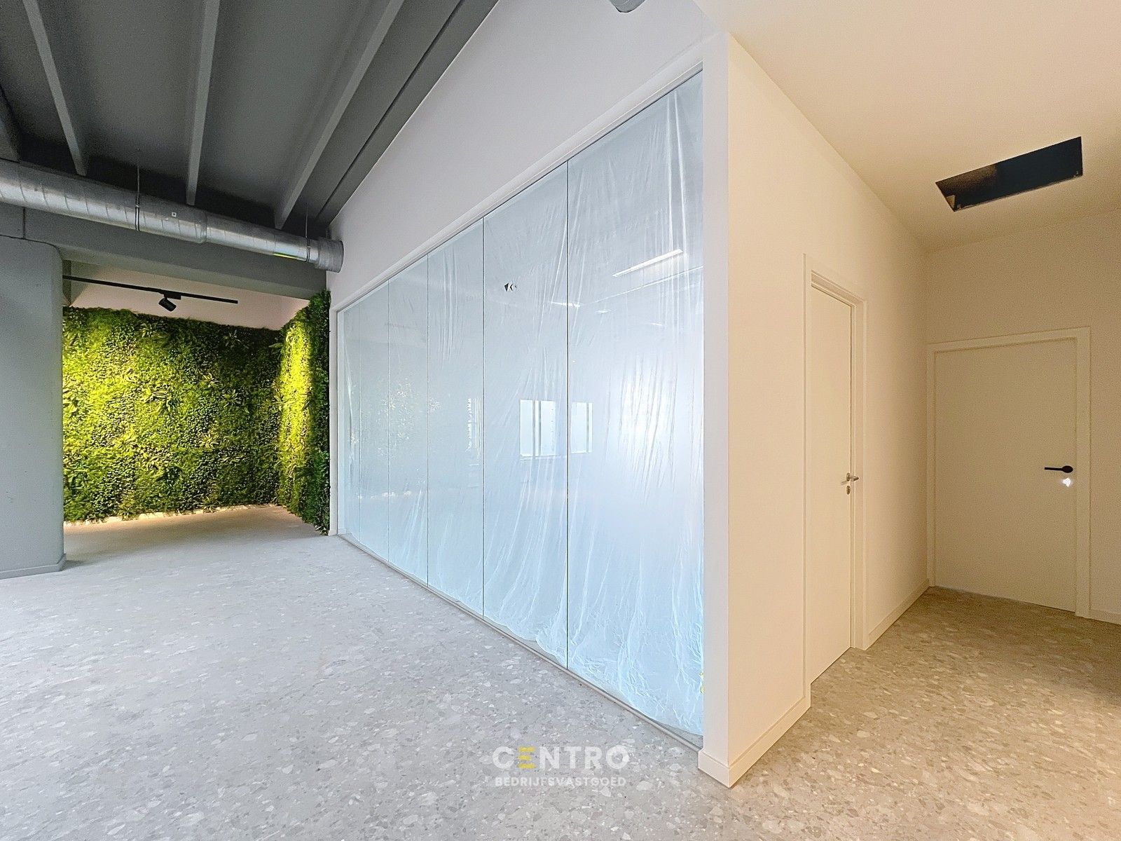 Energiezuinige, vernieuwde SERVICED kantoorruimte op Ieper Business Park! foto 6
