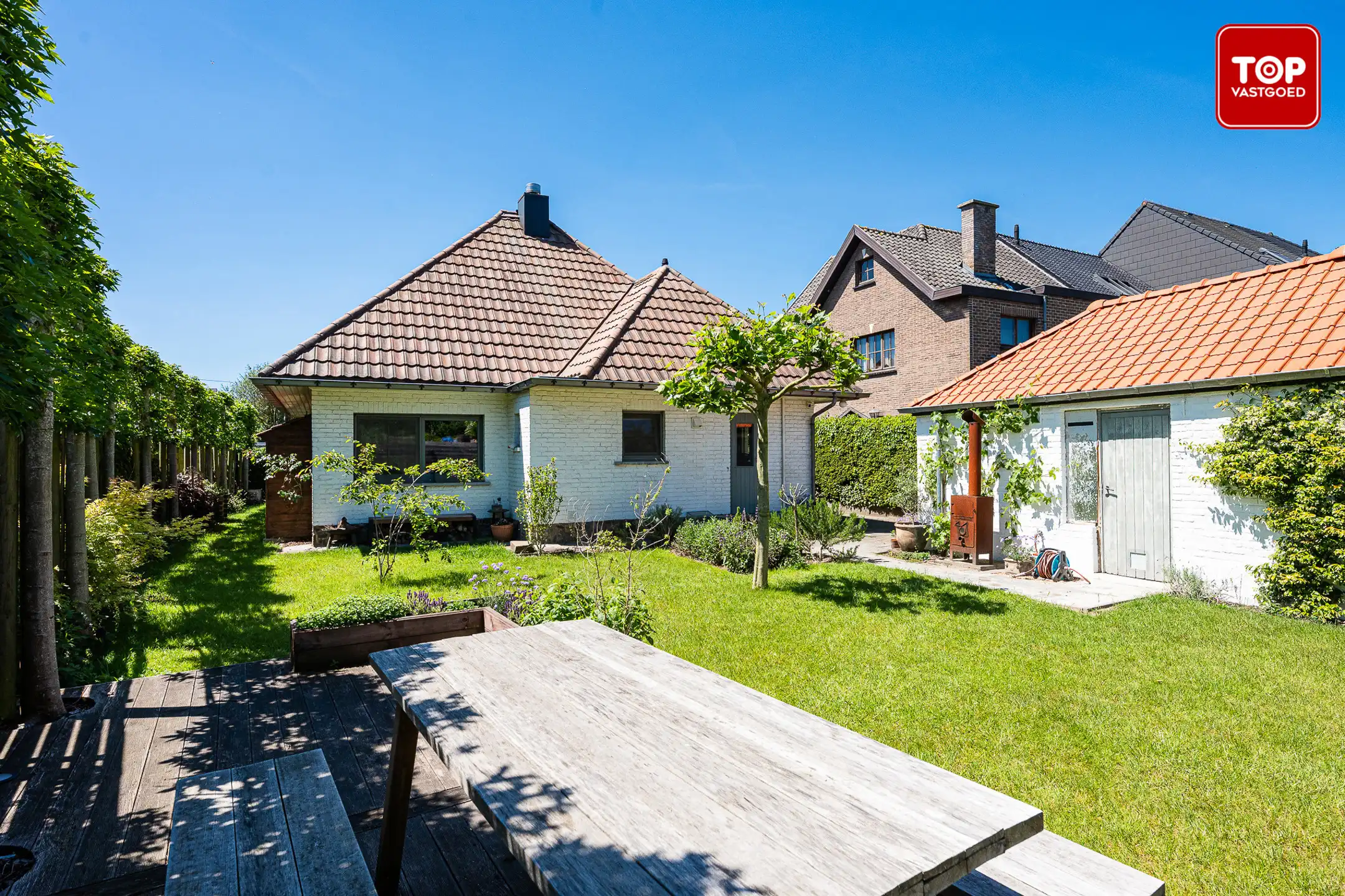 Instapkler open bebouwing in rustige straat met veel groen rondom. foto {{pictureIndex}}