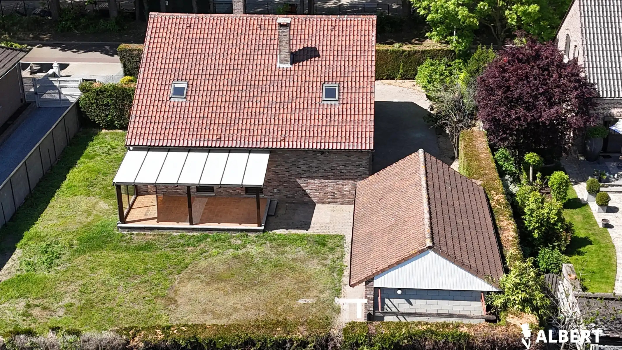 Ruime instapklare woning op toplocatie met tuin en bijgebouw foto 5