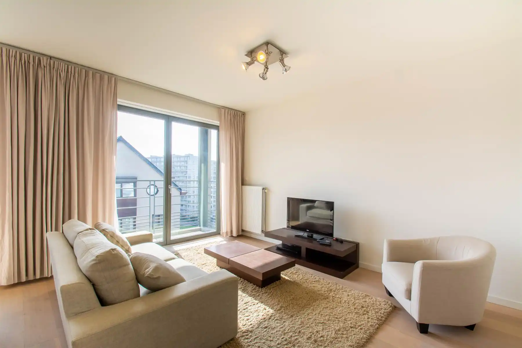 Prachtig gemeubeld 3 kamer appartement + TERRAS (NAVO) foto 2