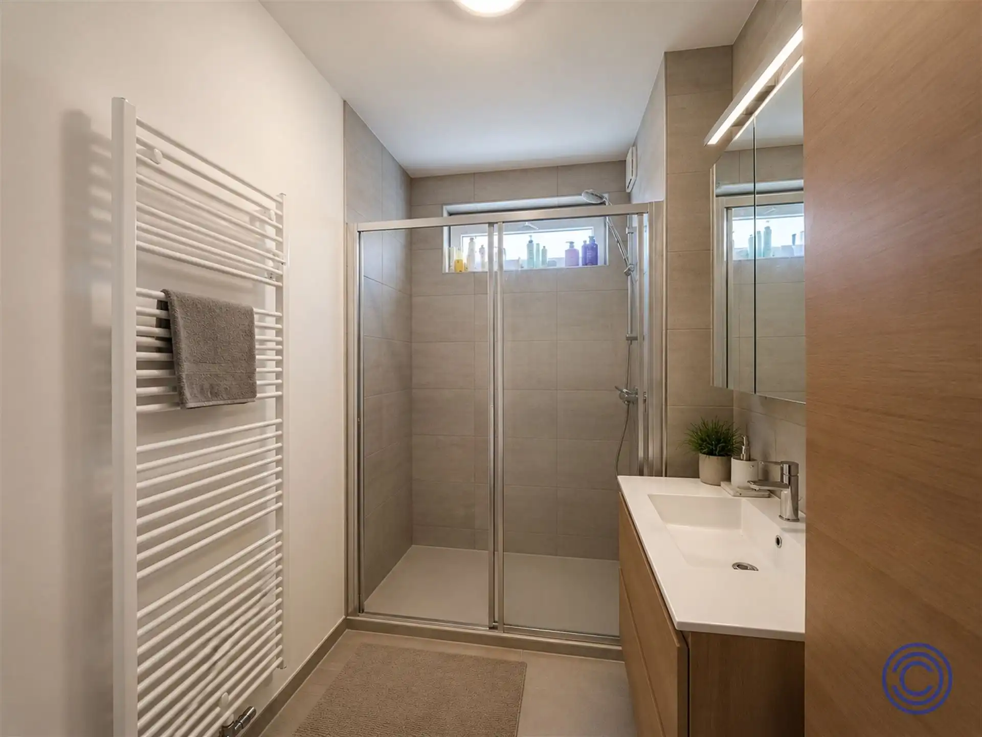 Instapklaar 2-slpk appartement met terras in rustige woonwijk! foto 7