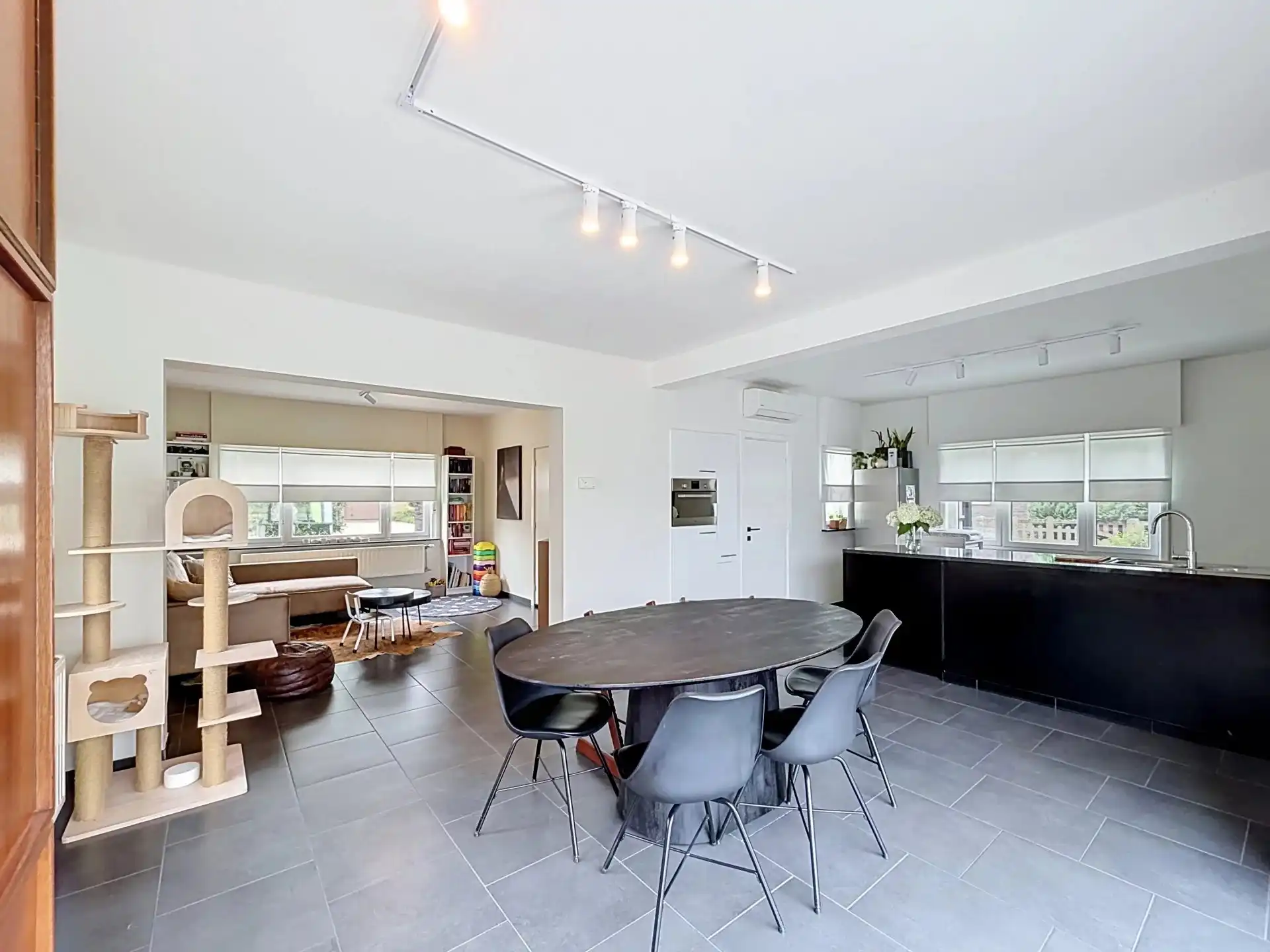 Instapklare gezellige woning op een mooi perceel met 3 slaapkamers en 2 badkamers foto 9