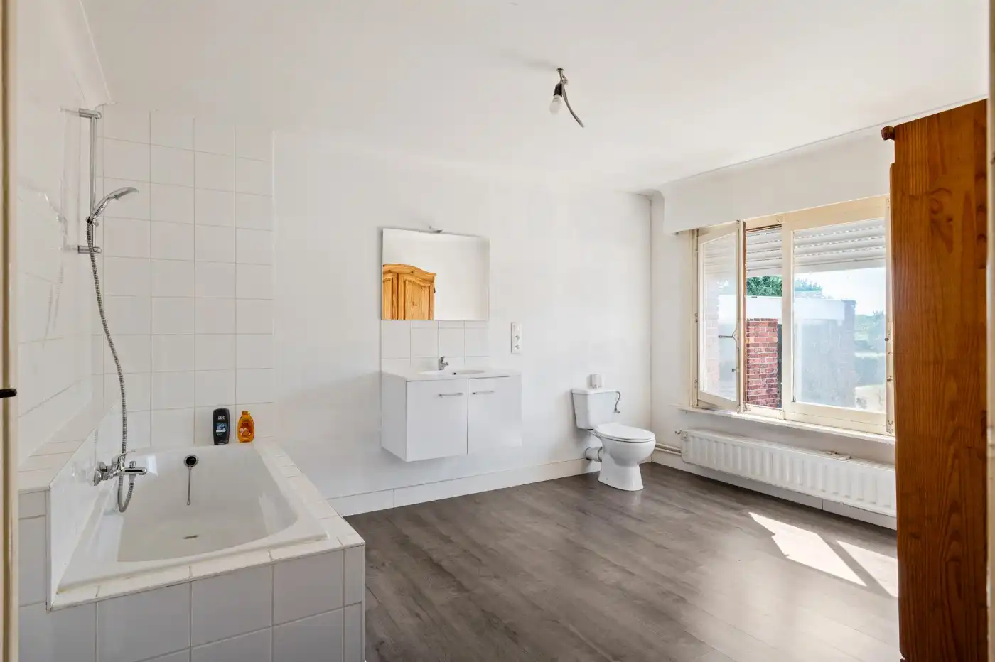 Charmante, te renoveren woning met 2 slpk., garage en tuin foto 16