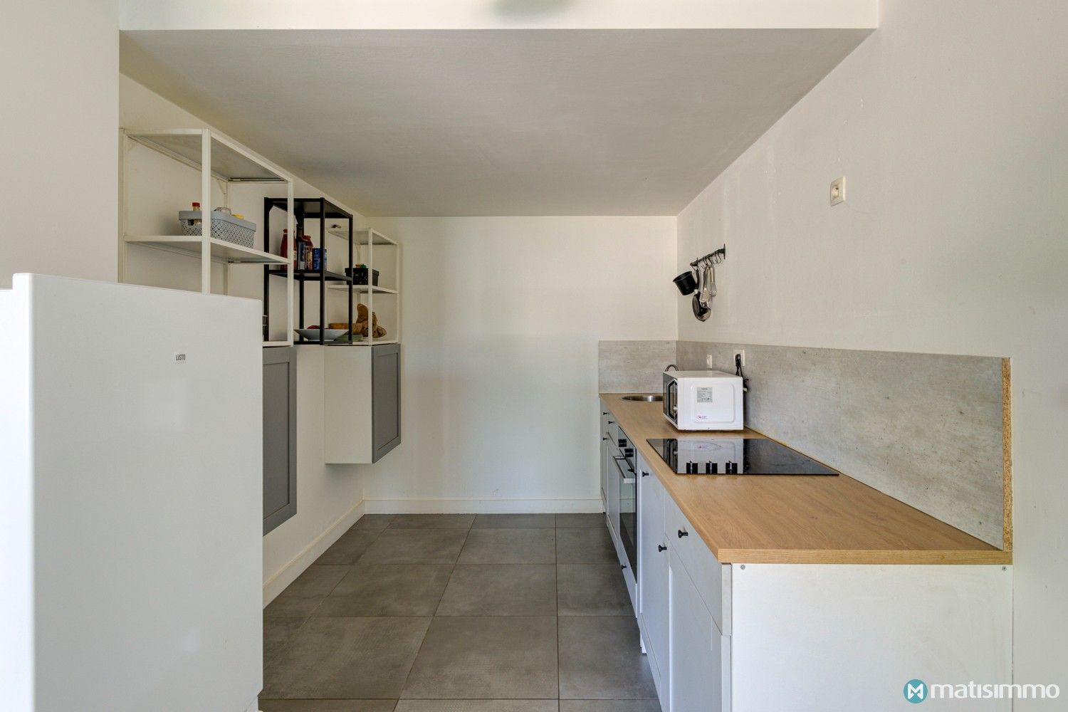 GERENOVEERD, INSTAPKLAAR GELIJKVLOERS APPARTEMENT MET 2 SLAAPKAMERS OP RUSTIGE LIGGING IN AS foto 11