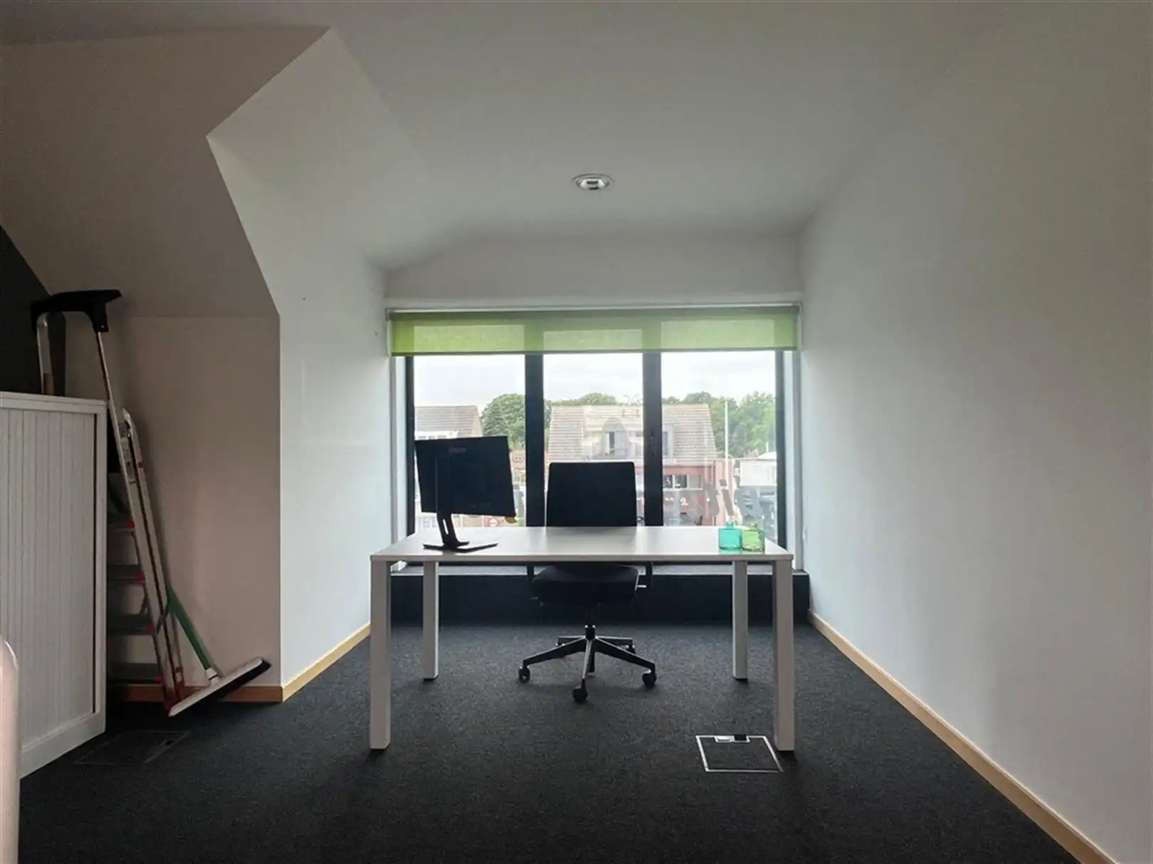 Kantoor te huur aan de op- en afrit van Sint-Job foto 9