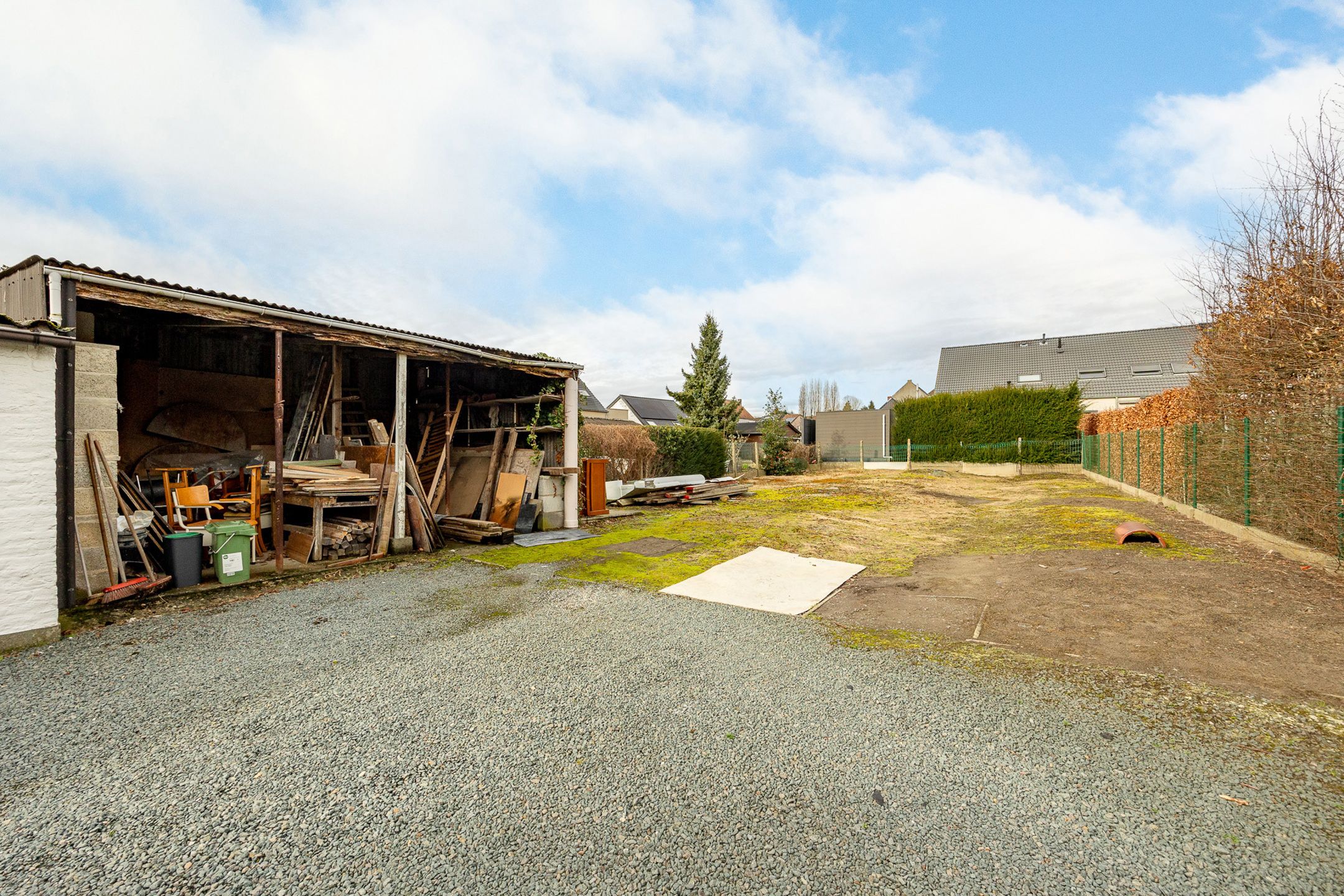 te renoveren 3-gevel woning met tuin foto 15