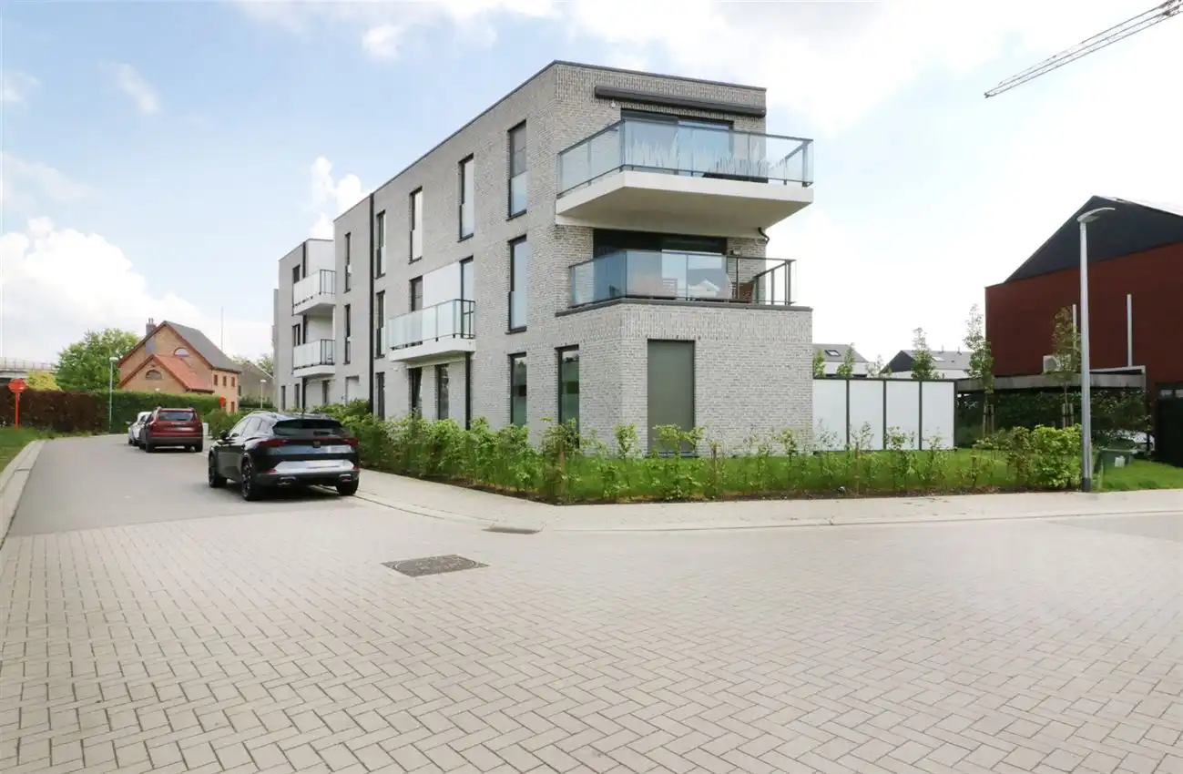 Gelijkvloers app., twee slaapkamers, autostaanplaats nabij centrum foto 27