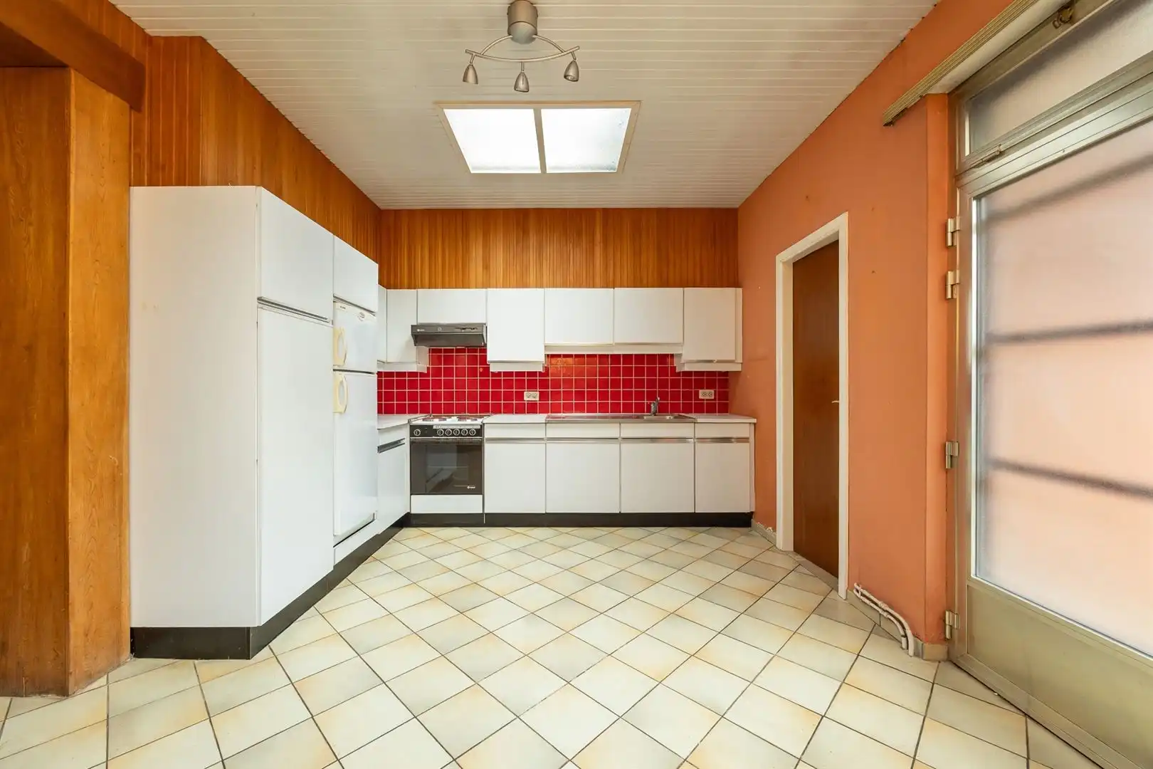 karaktervolle 3-slaapkamerwoning met grote zolder, diepe tuin en berging foto 7