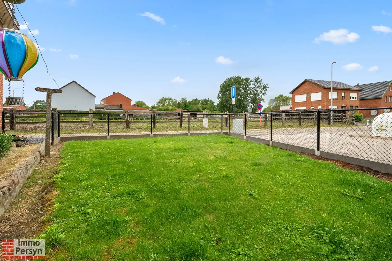 Charmante, gerenoveerde woning met carport en tuin foto 4