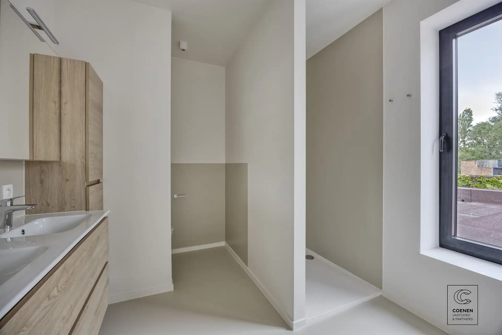 Volledig gerenoveerde woning van 230 m² met 5 slpk's! foto 10