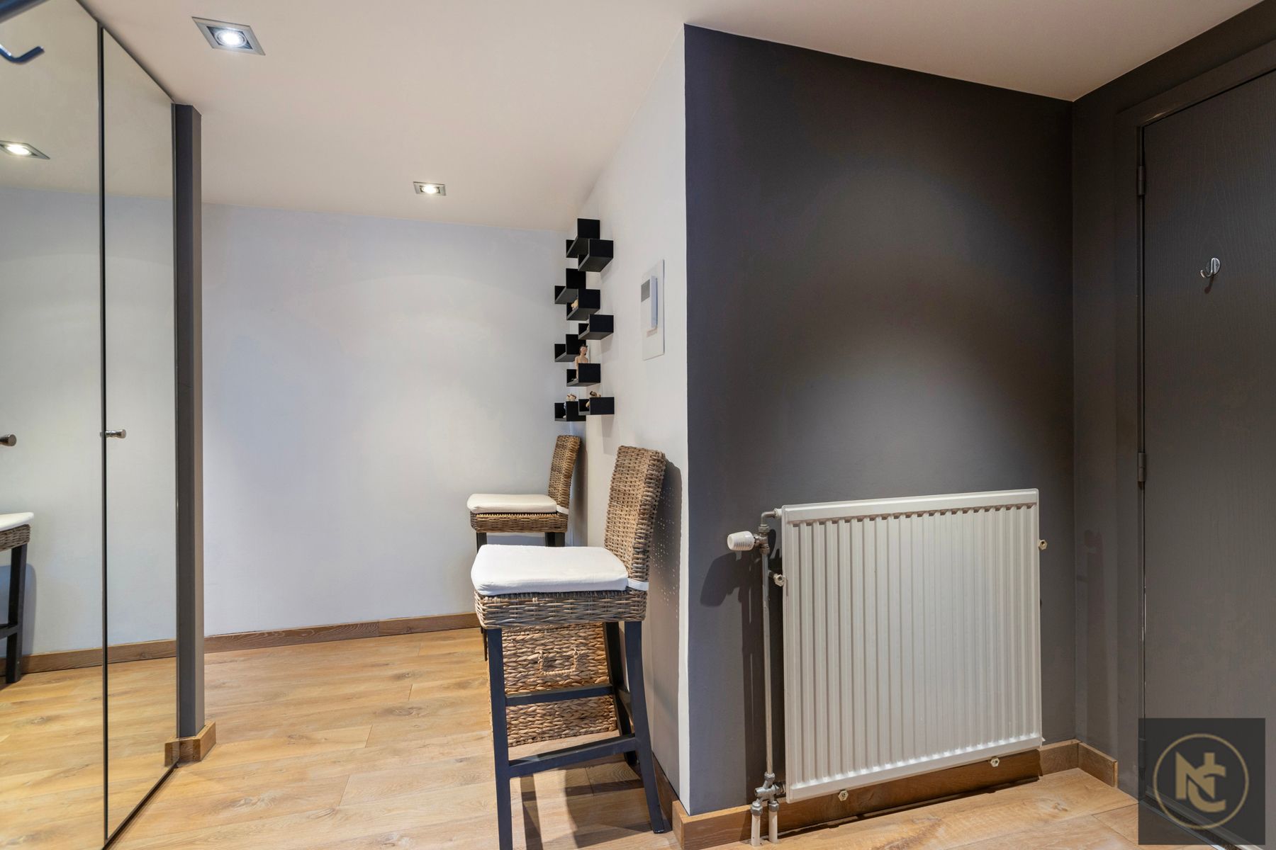 Stijlvol dakappartement met 1 slaapkamer en autostaanplaats foto 2
