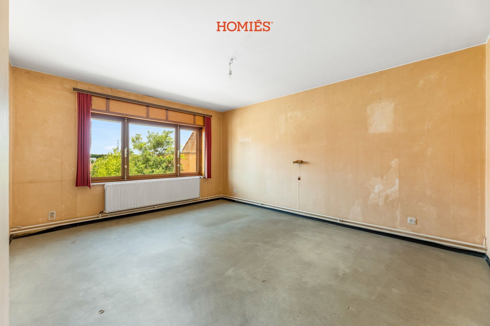 Te renoveren woning met veel potentieel foto 10