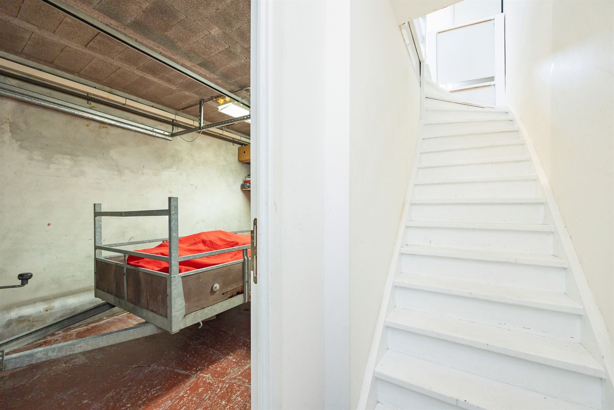 Woning met garage/ruime opslagplaats foto 12