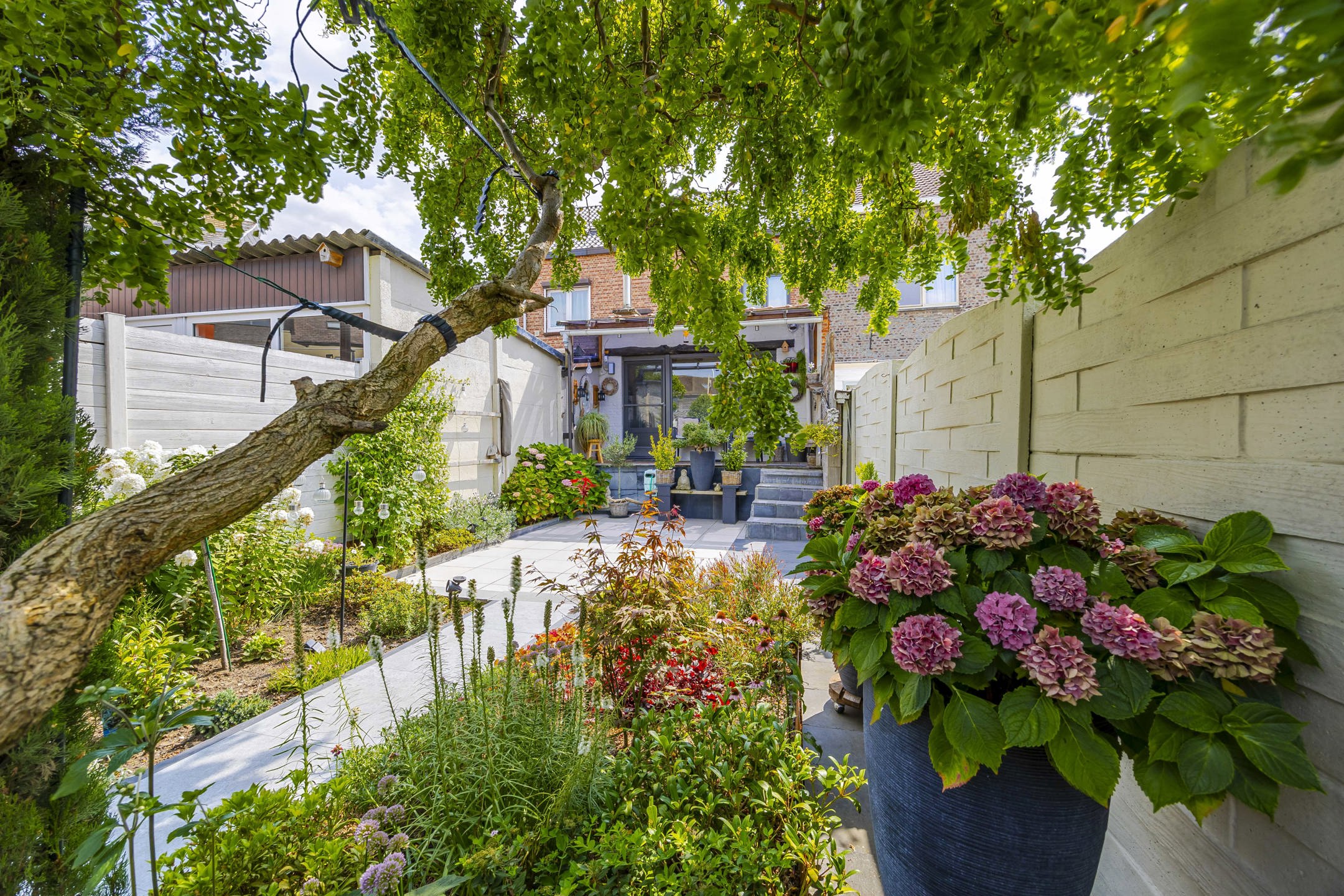 Instapklare rijwoning op uitstekende locatie foto 27