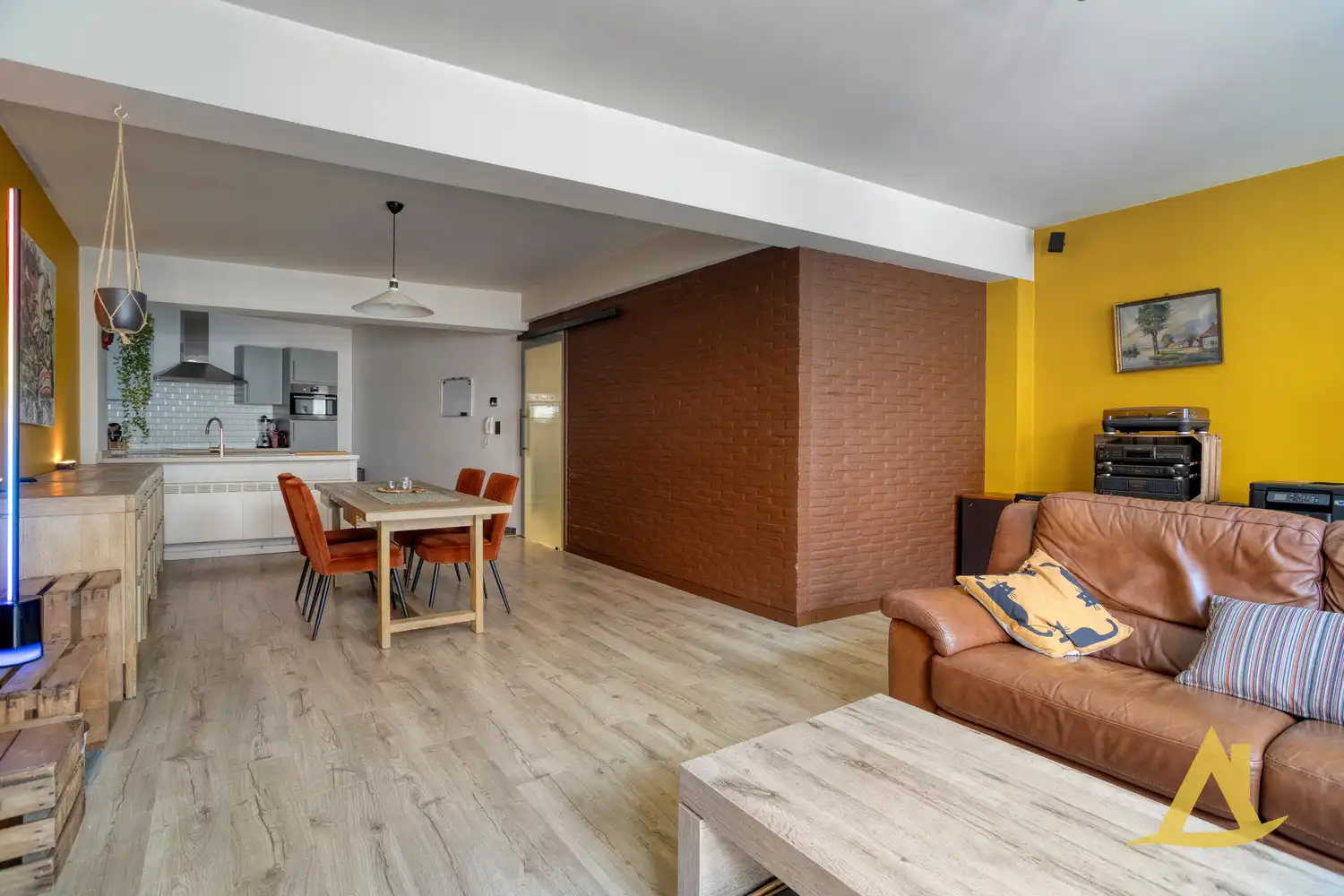 INSTAPKLAAR APPARTEMENT IN HET HART VAN DIEST! foto 5