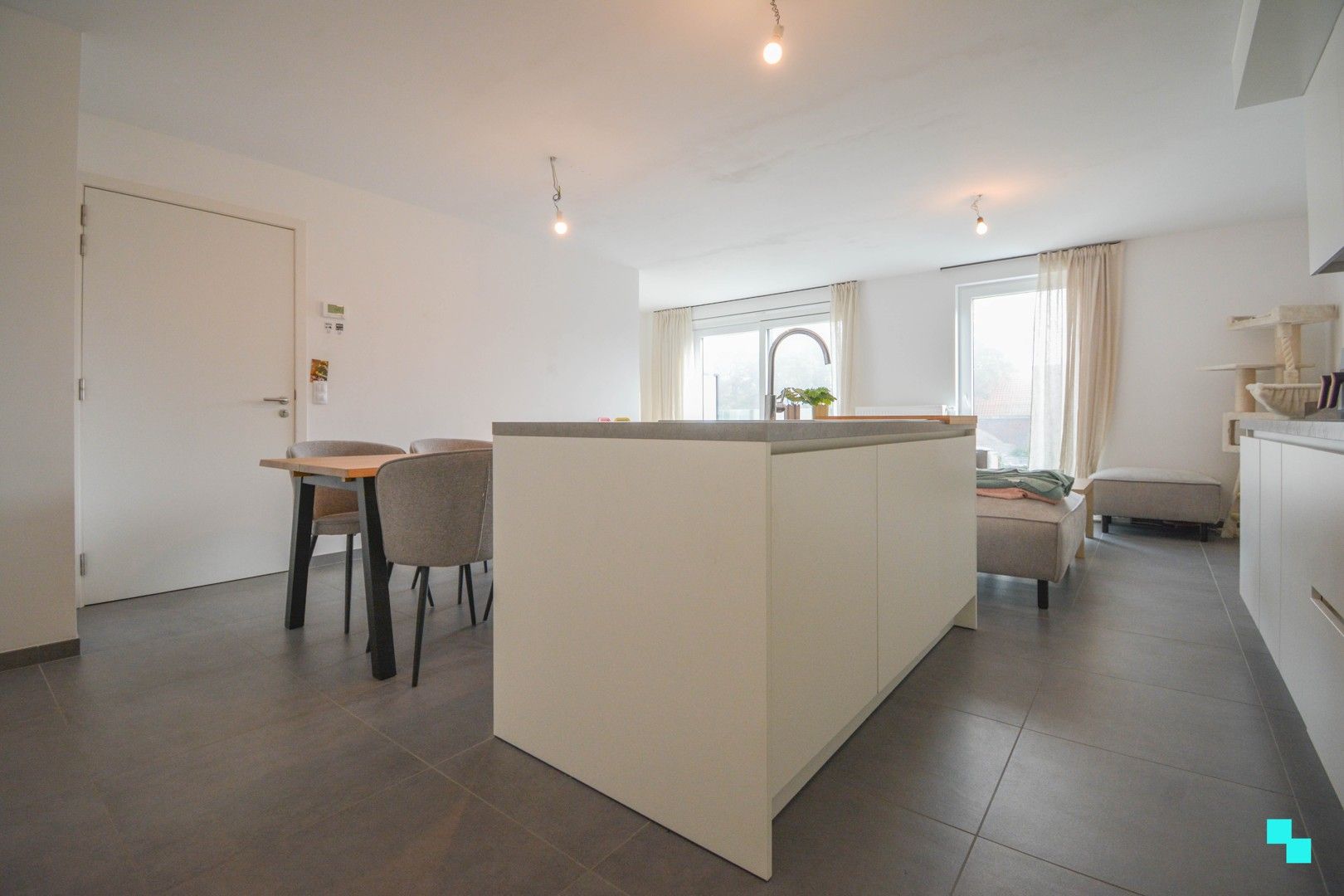 Aantrekkelijk appartement pal in het centrum van Hooglede foto 7