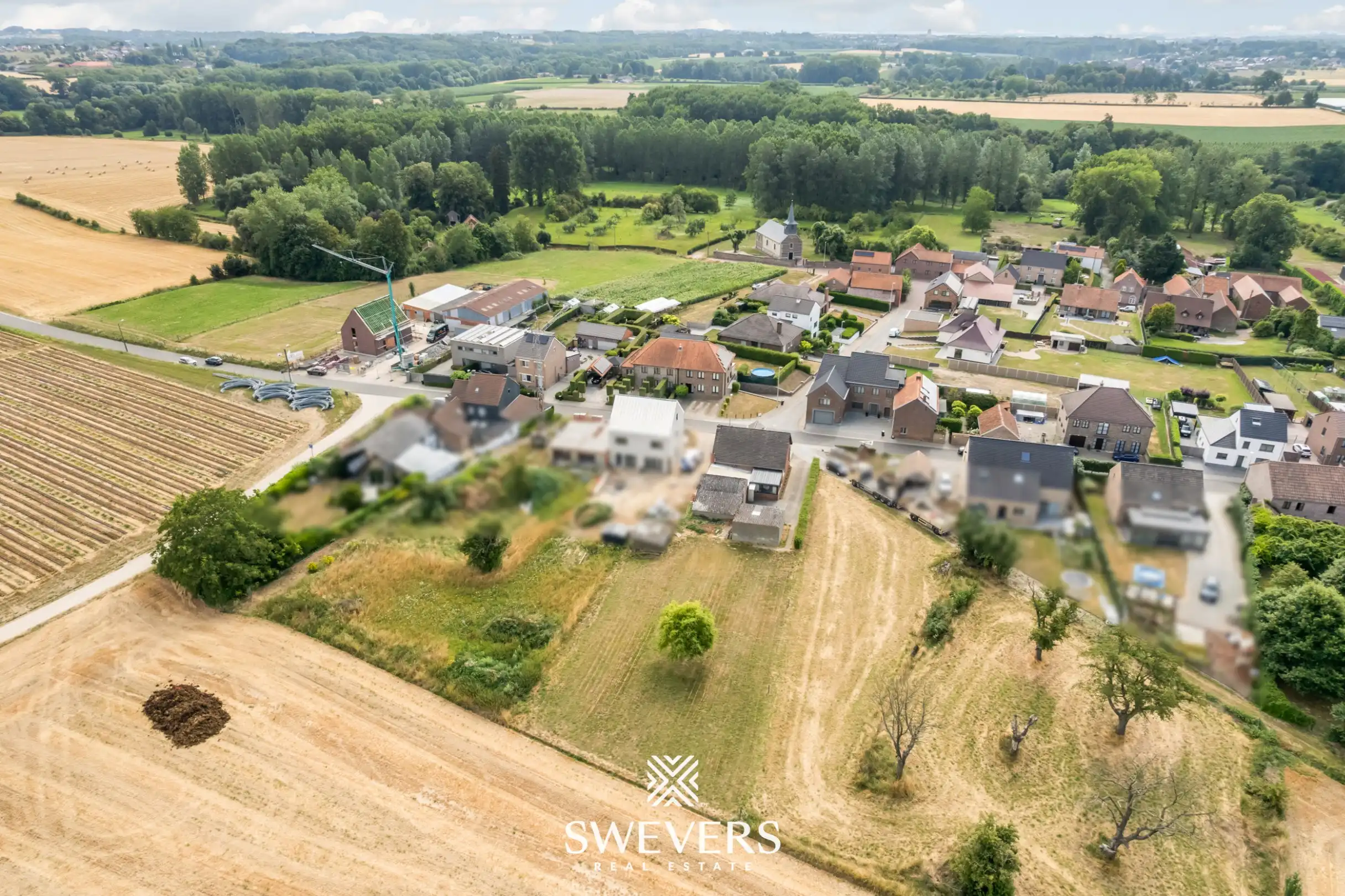 Ruime open bebouwing met 4 slaapkamers, grote garage en zonnig perceel van 15 are 28 ca foto 24