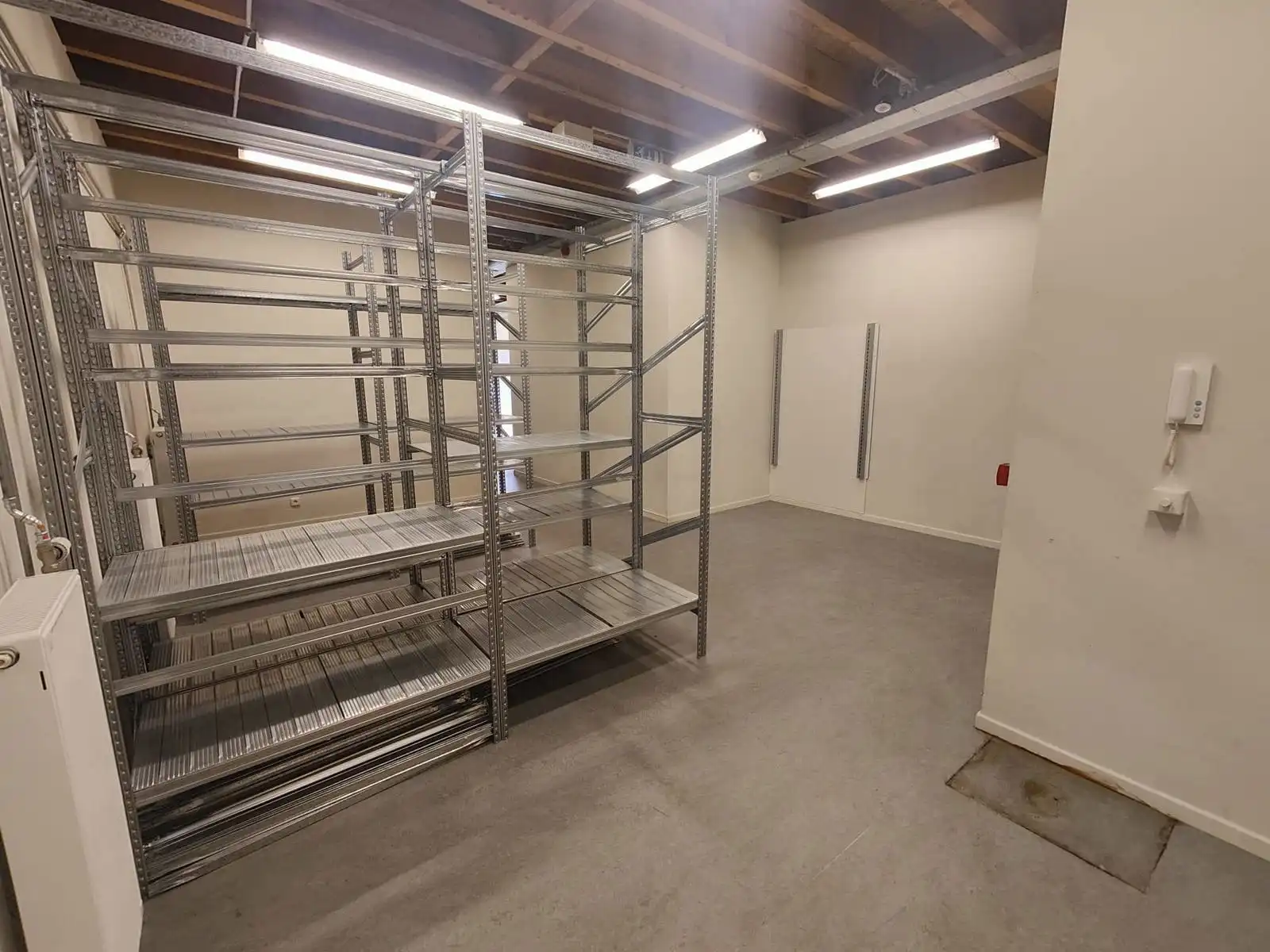 Handelspand in het commercieel centrum van Beveren foto 4