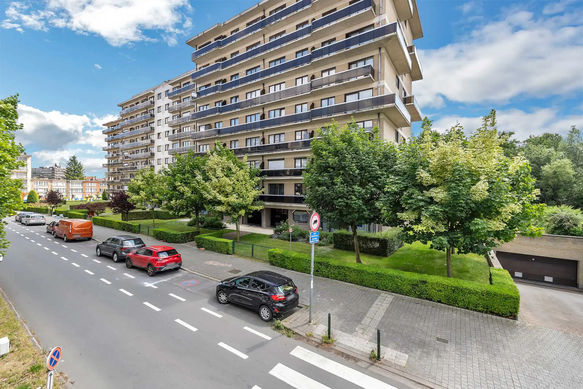 Instapklaar commercieel gelijkvloers op strategische locatie foto 9