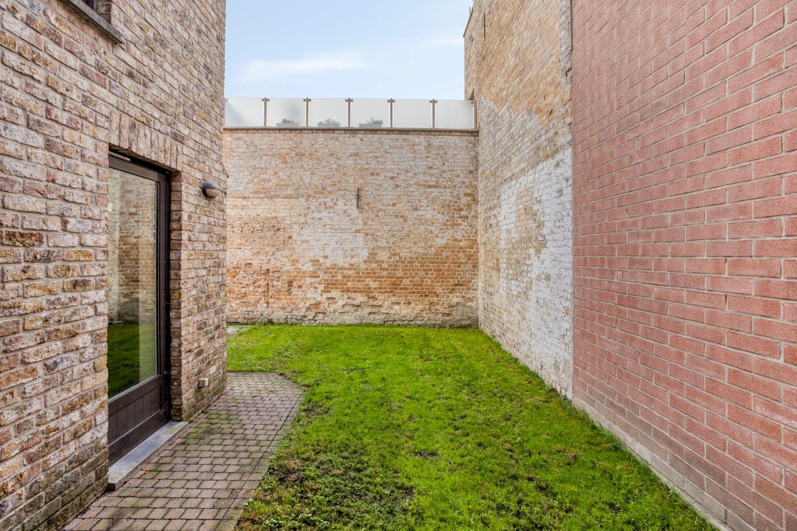 Opbrengsteigendom te koop in hartje Veurne – netto rendement 3,5% foto 7