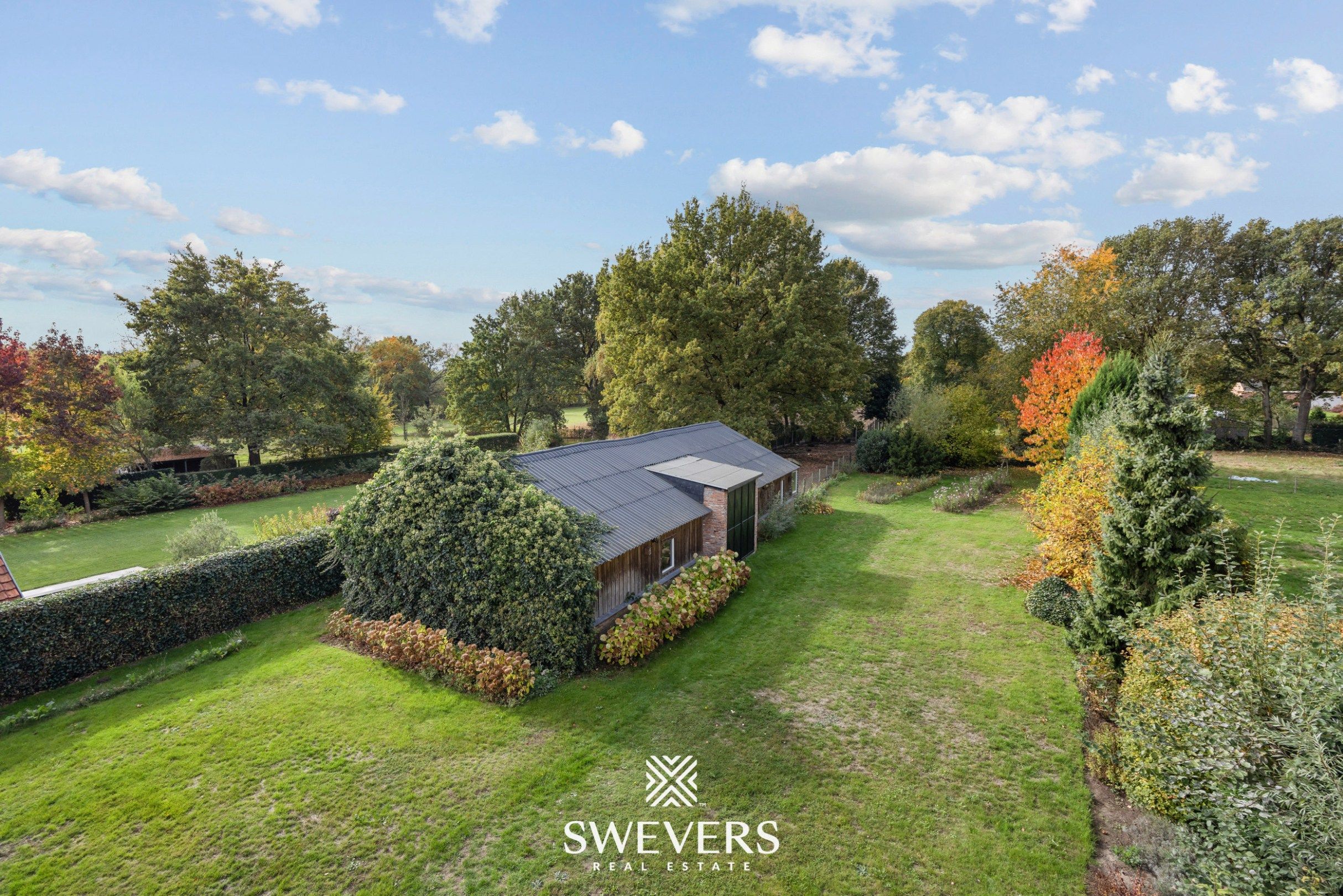 Gerenoveerde woning op 27 are en vergunde stal van 147 m² foto 2