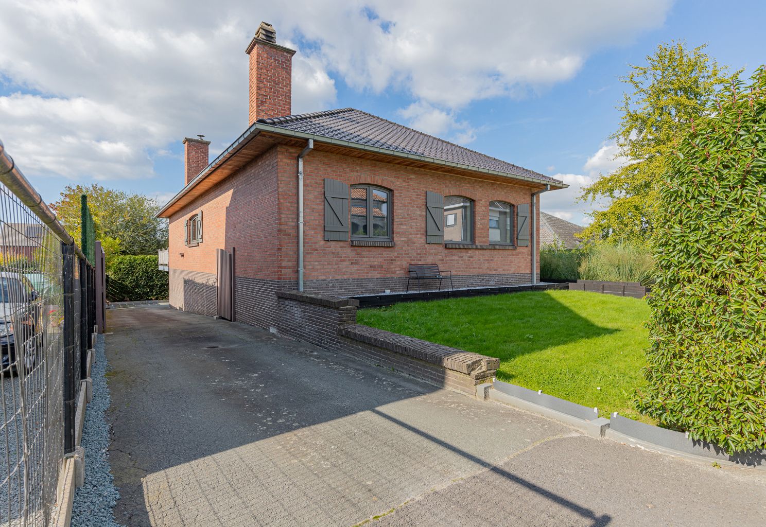 Karaktervolle  bungalow met 3 slpk, garage en tuin foto 2