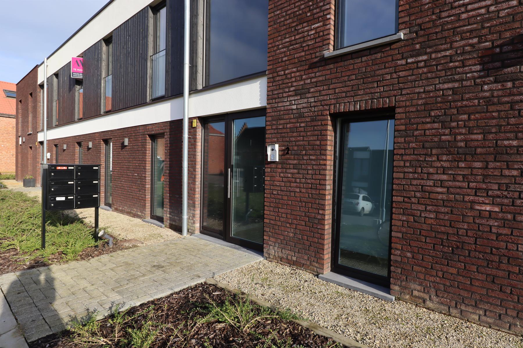 Recent 2 slpk-appt. met terras en autostaanplaats foto 2