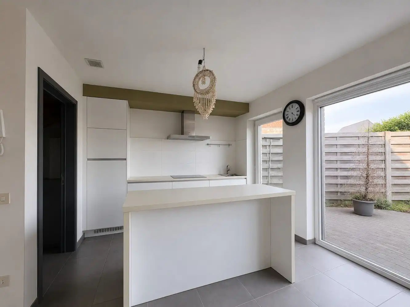 Ruime gezinswoning met 3 à 4 slaapkamers, garage en tuin foto 4