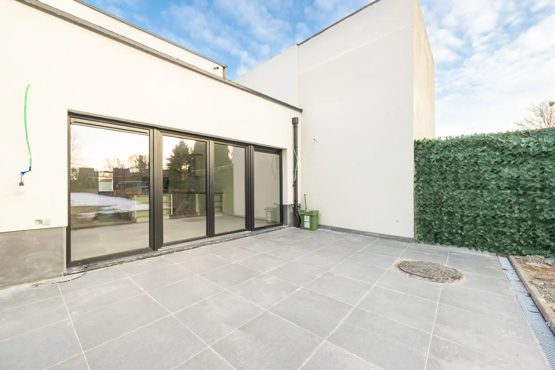 Gerenoveerde gezinswoning met tuin in rustige omgeving foto {{pictureIndex}}