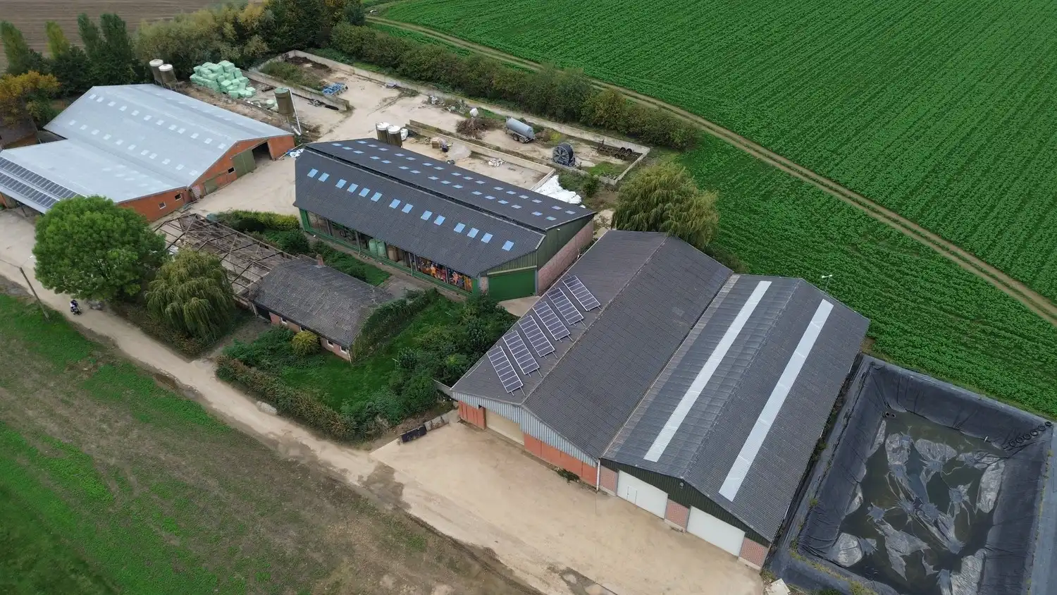 Prachtige boerderij op 1,4 hectare grond in Rekem/Lanaken foto {{pictureIndex}}