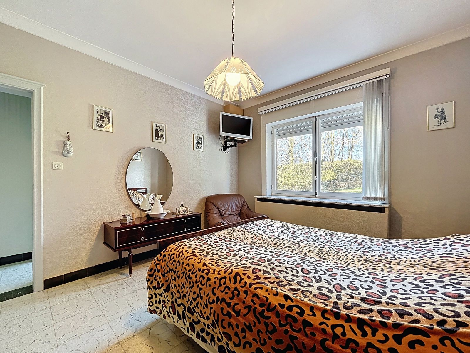 Gelijkvloerse villa met 3 slks & tuin op 7 minuten van  E40  foto 6