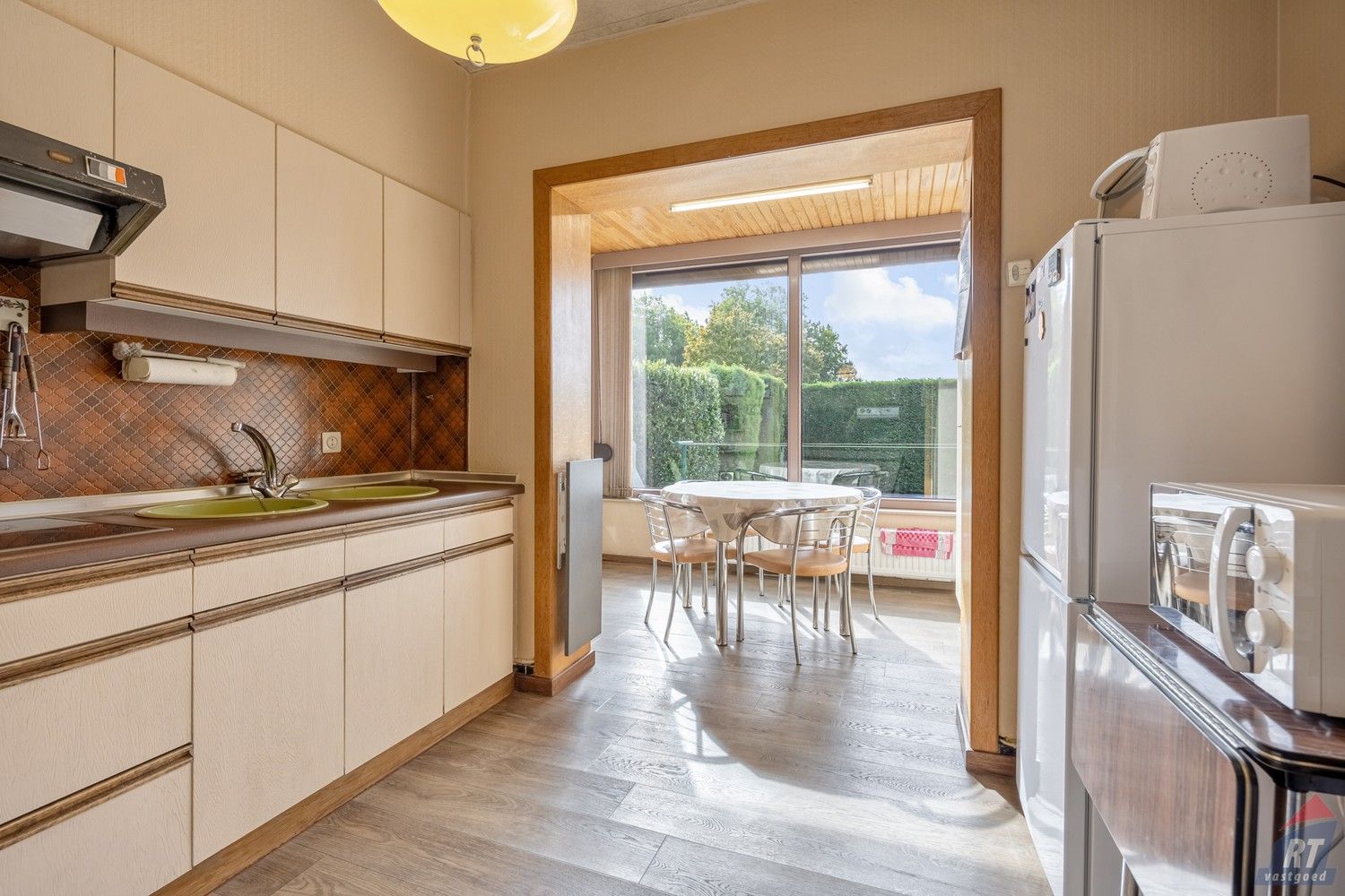 Charmante woning met zwembad op toplocatie in Sint-Truiden foto 8